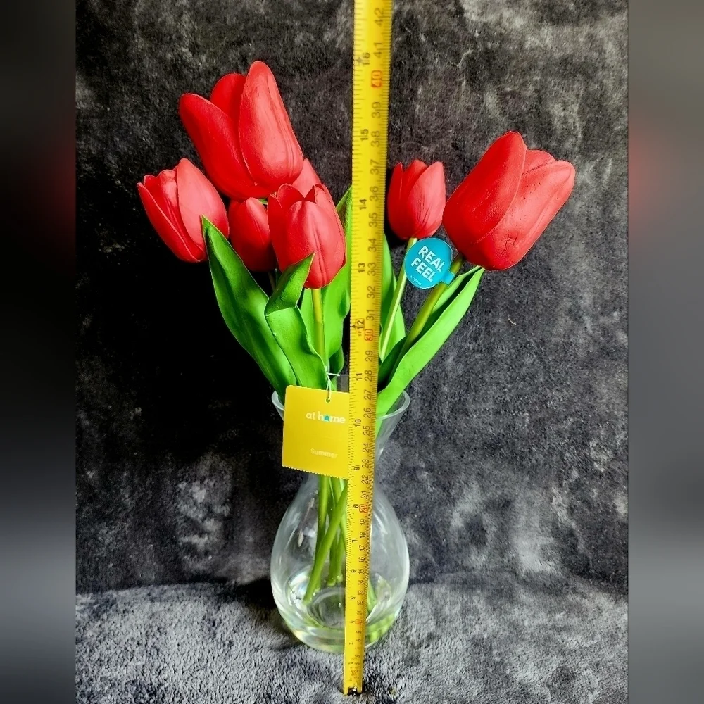 NWT spring summer Red Real Feel Tulip Arrangement in Glass Pot/ vase, home decor